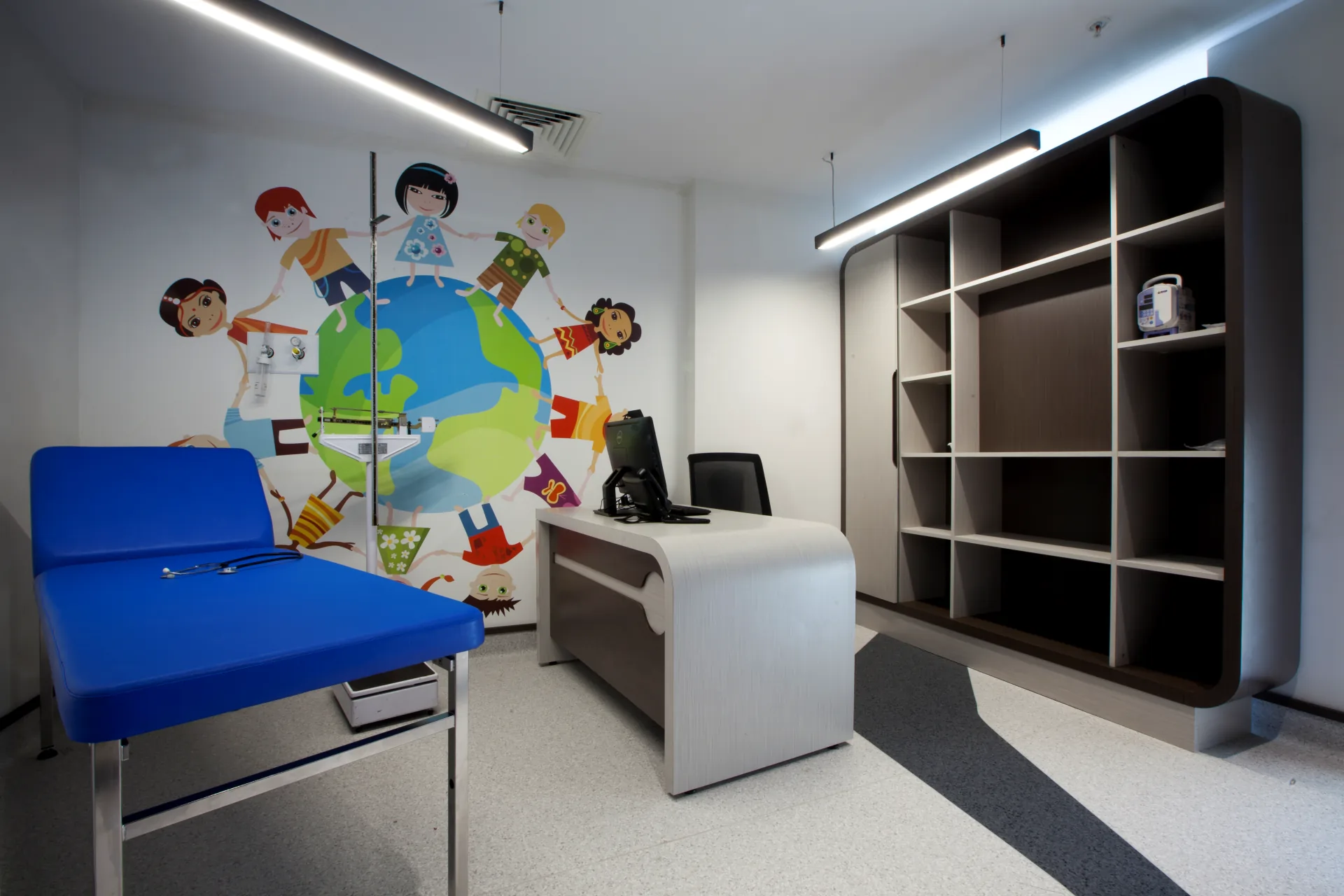 Pediatric examination room with a wall mural at NB Hospital, Acıbadem, Kadıköy