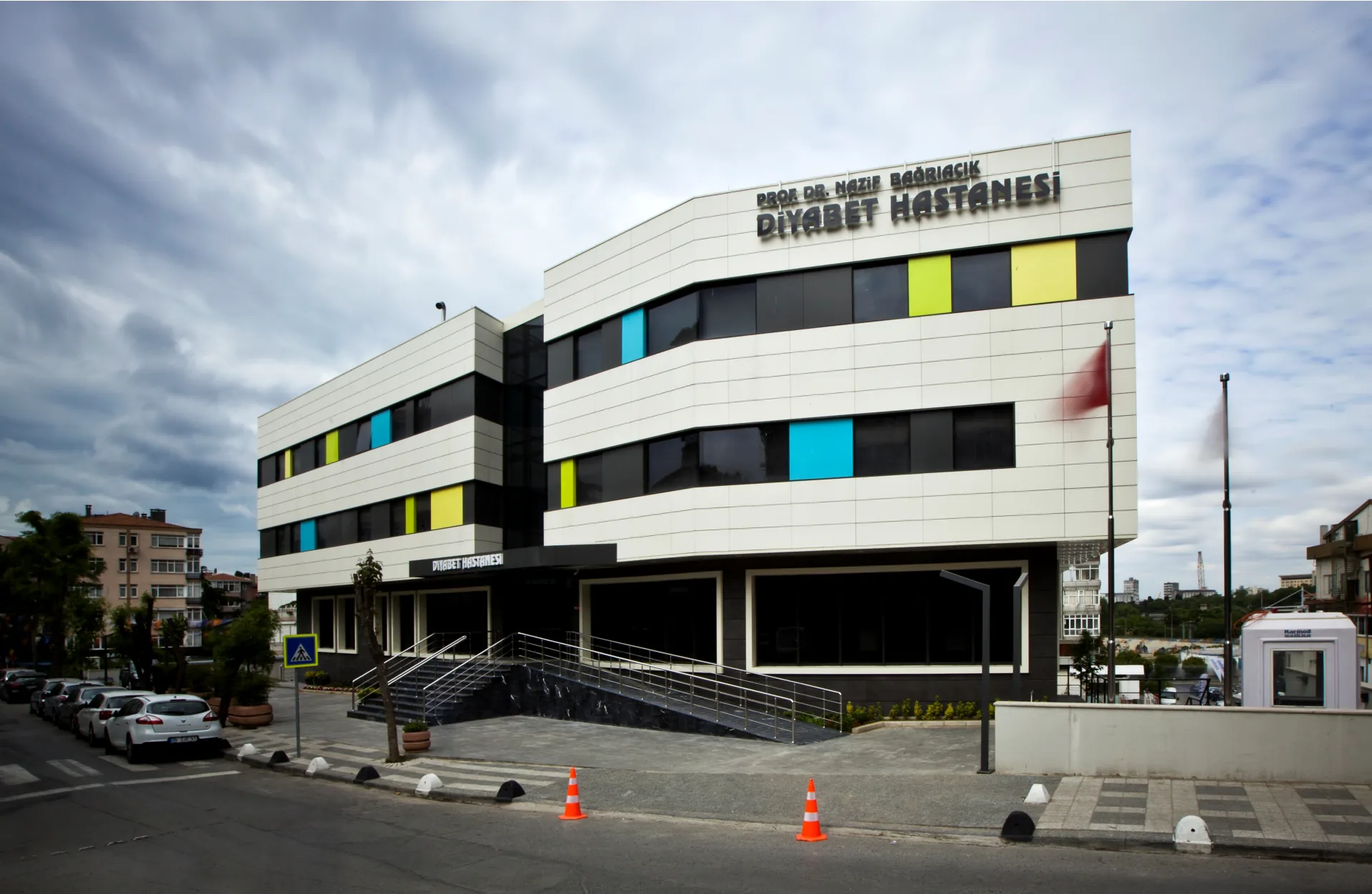 Daytime exterior view of the NB Hospital building in Acıbadem, Kadıköy