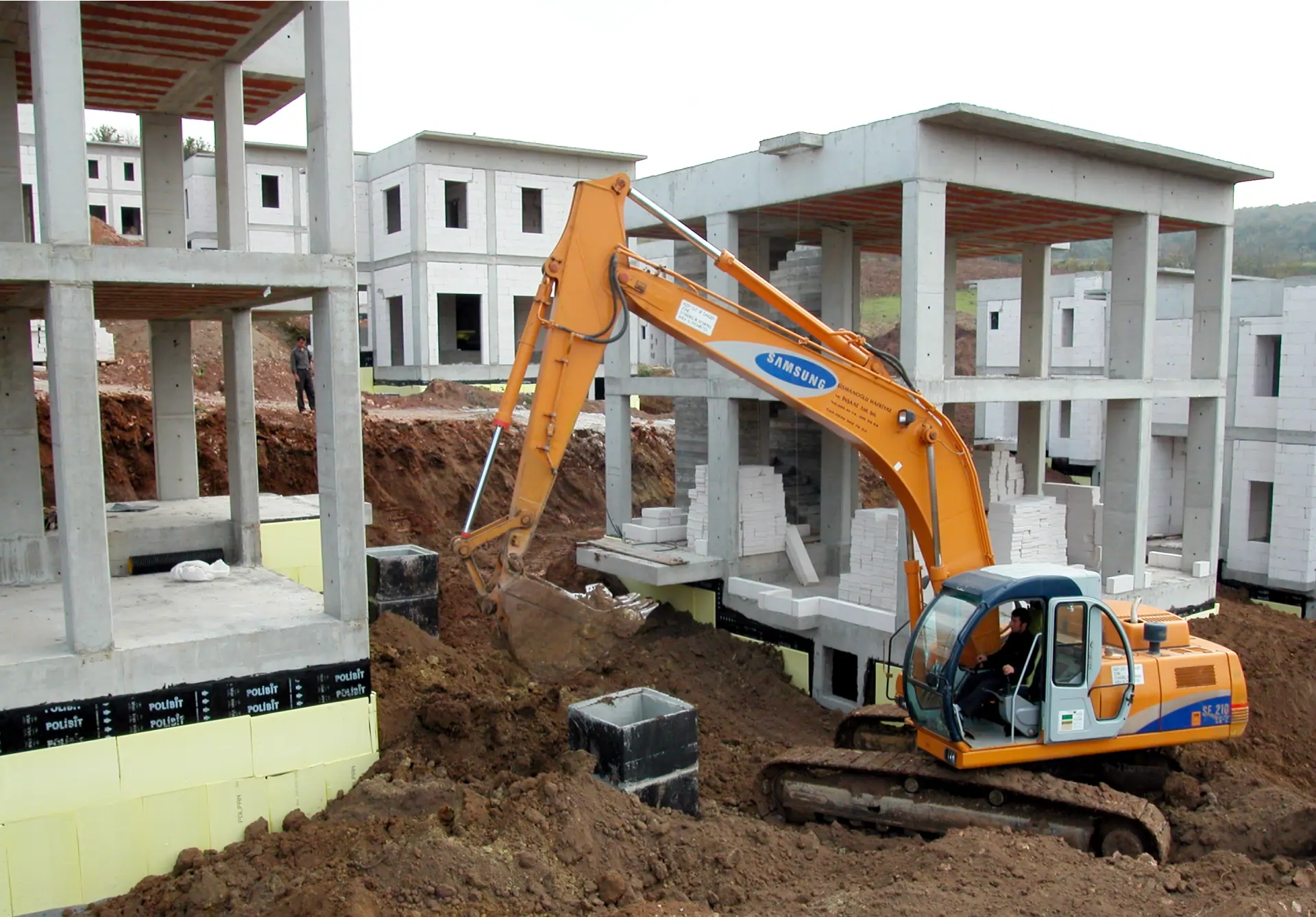 Reinforced concrete frame and excavation works during the construction of Zekeriyaköy Genç Villas in Zekeriyaköy, Sarıyer