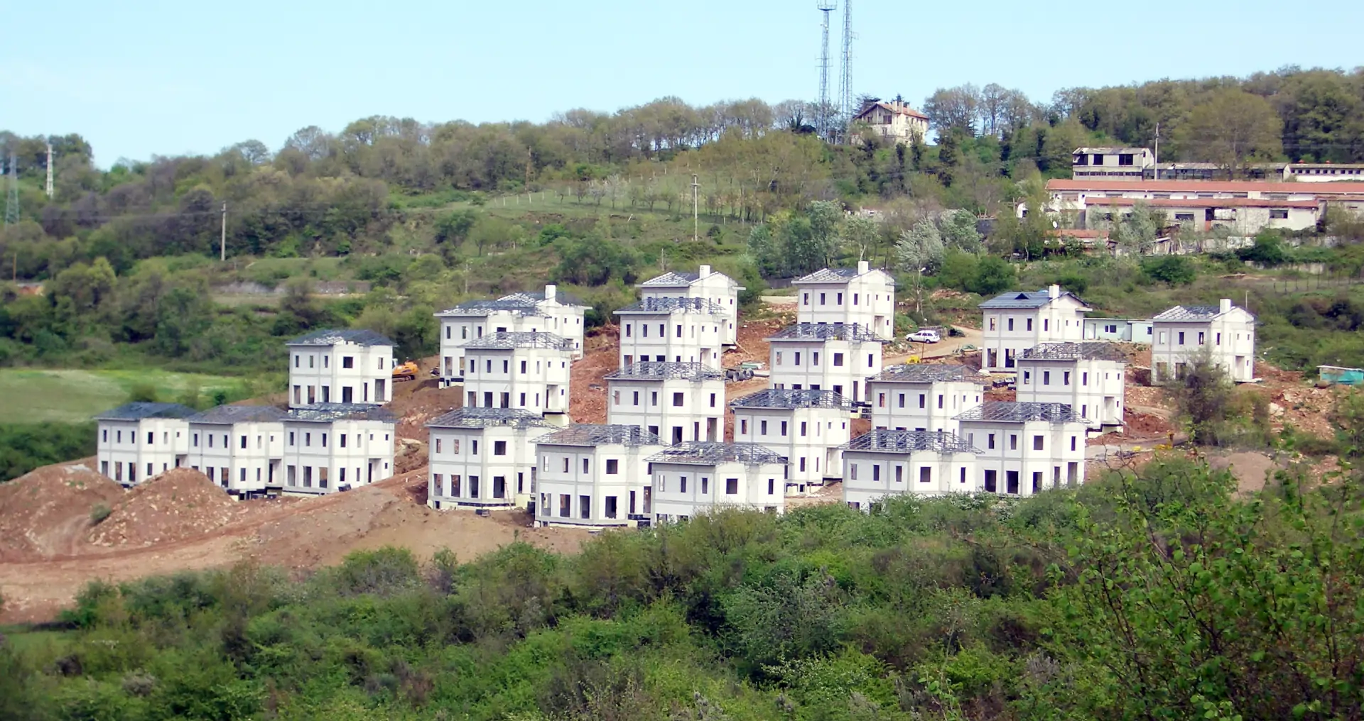 General view of Zekeriyaköy Genç Villas in Zekeriyaköy, Sarıyer, during construction