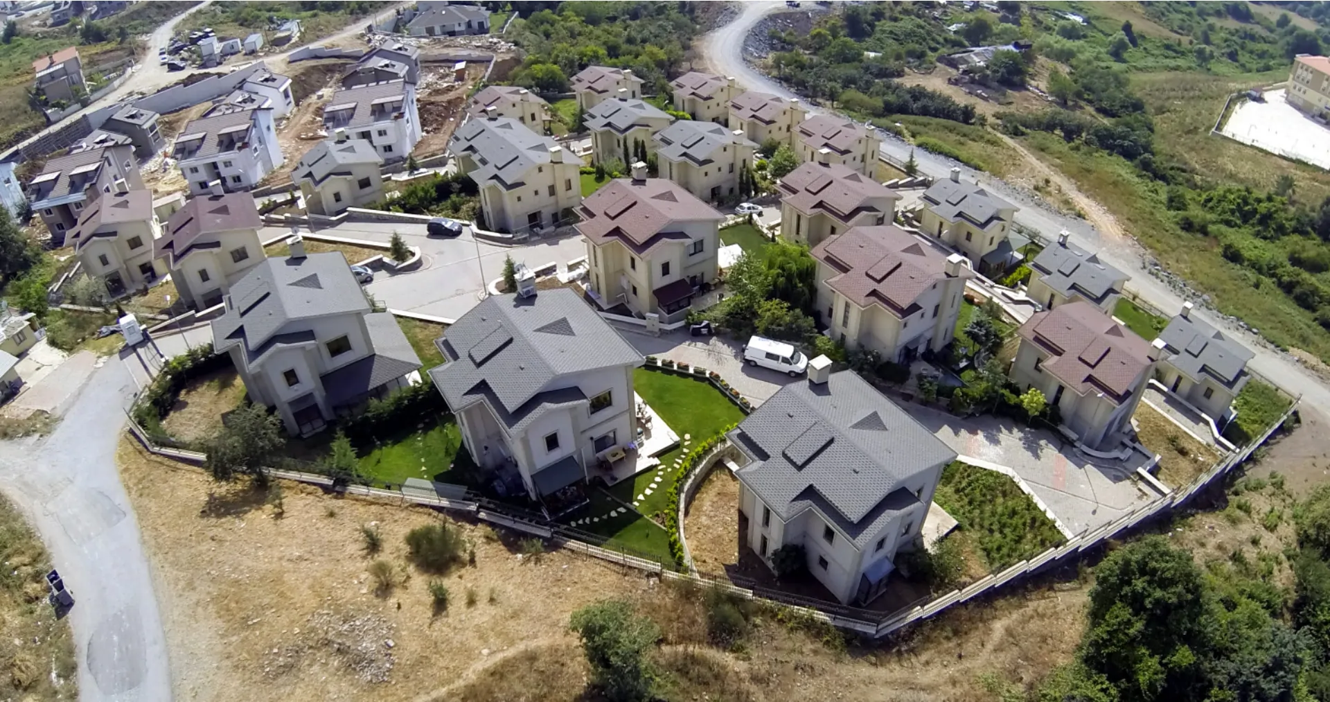Aerial view of Zekeriyaköy Genç Villas in Zekeriyaköy, Sarıyer